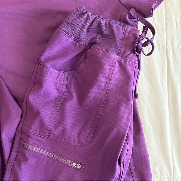 Heart soul scrub top and jogger set PETITE - Picture 7 of 7